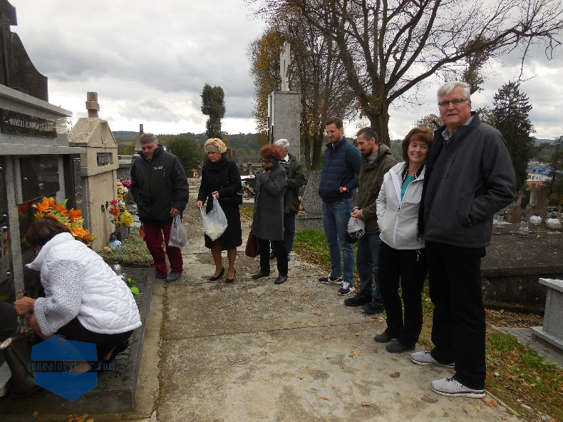 familly visiting cemetery